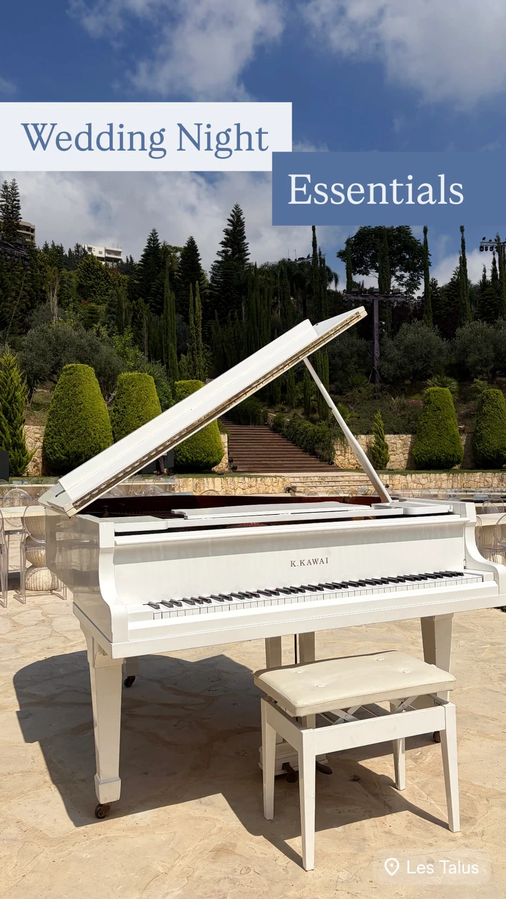 A white grand piano at Les Talus for a wedding night